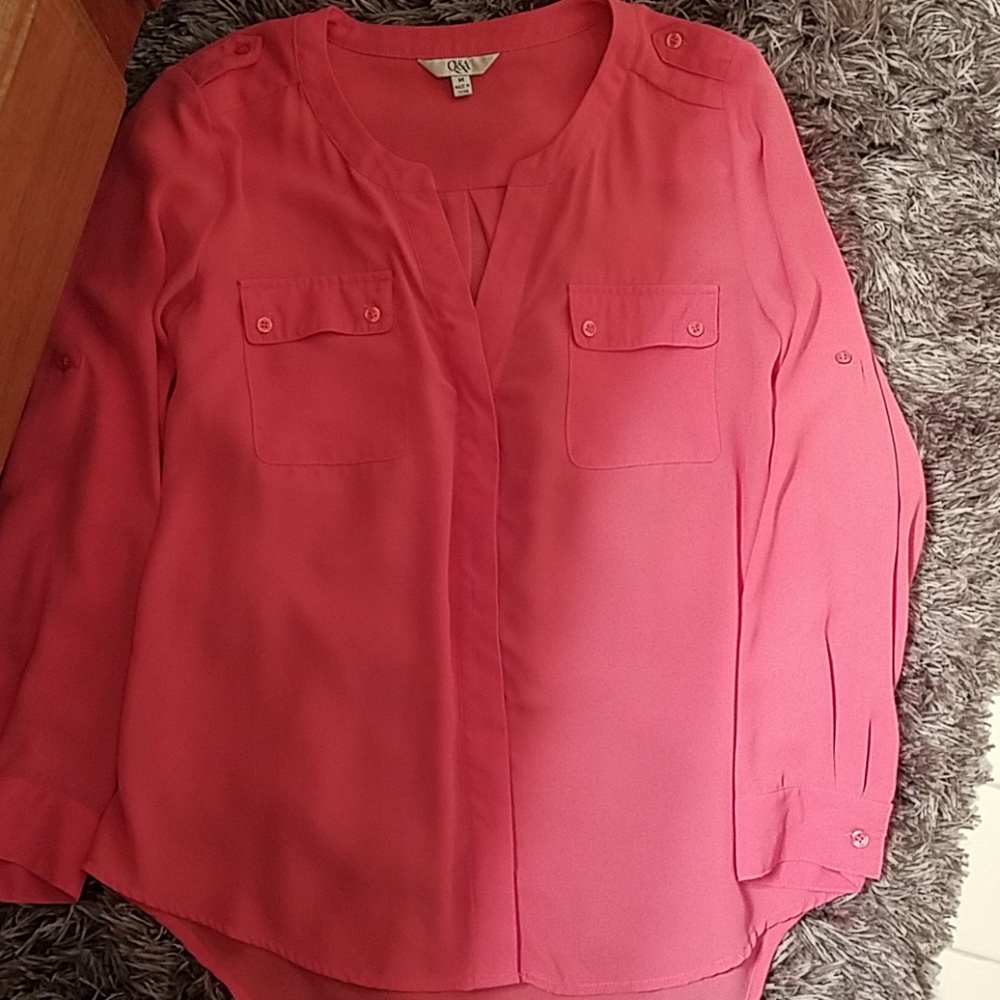 Beautiful coral colored top - Picture 2 of 4